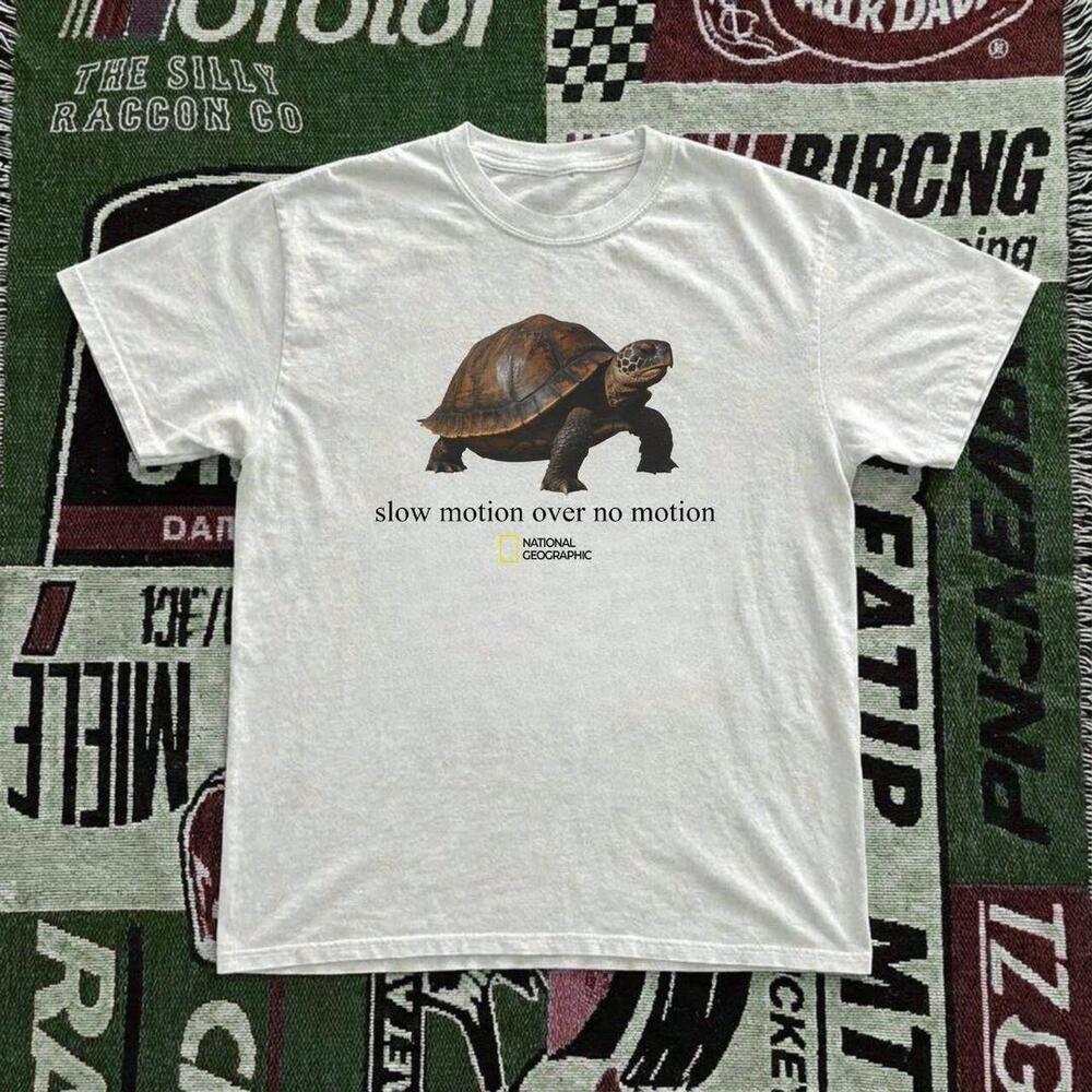 White Casual T-Shirt With Turtle Graphic